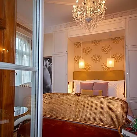 Hotel Storytellers Palace